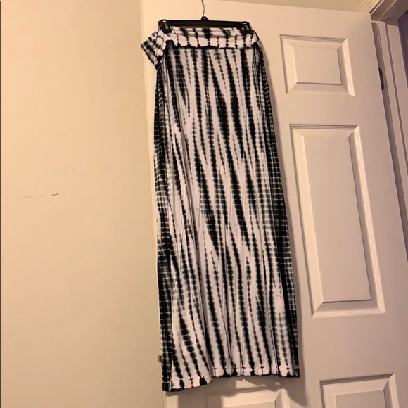 Design History Dresses & Skirts - Maxi Skirt NWOT